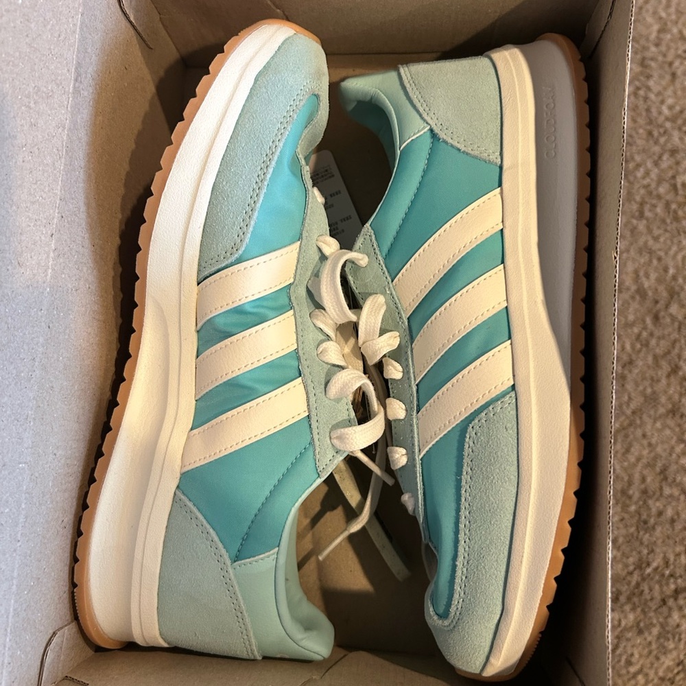 Womens Adidas 70s retro Aqua and Cream Sneakers 9.5